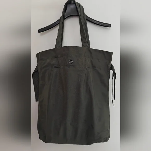 Lululemon Easy As Sunday Tote Drawstring Nylon 19L Green - Picture 3 of 5